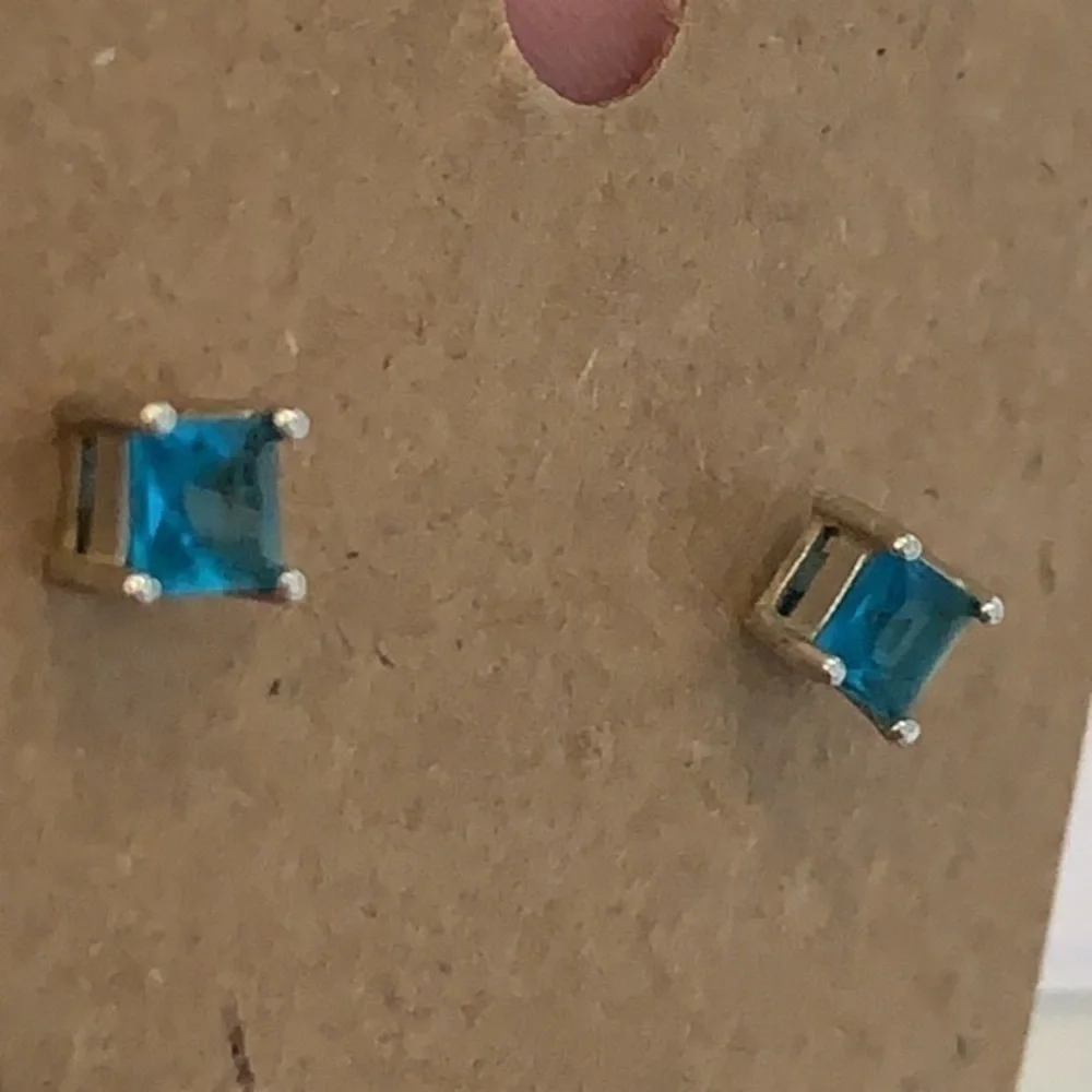 💐5/25 4 pair small stud whale black ball blue